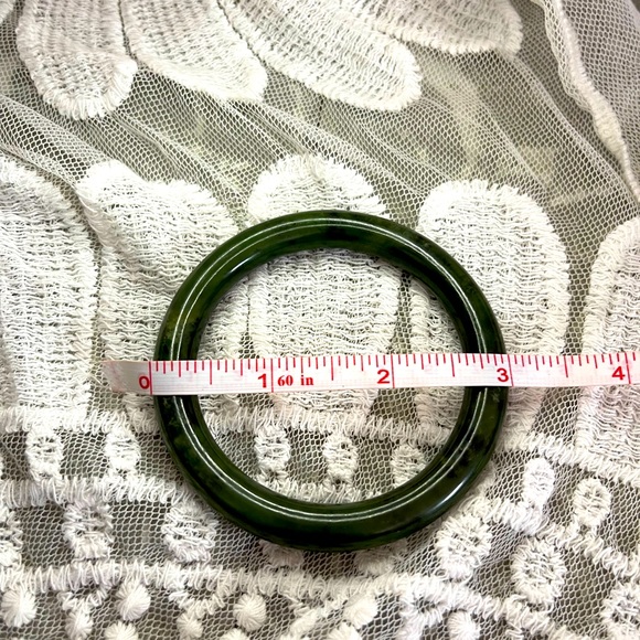 Vintage Jade Bangle Bracelet. Very old. - Picture 2 of 2